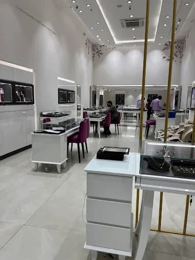 Mr. Rakesh Jhunjhunwala’s Jewellery Shop in Kolkata. - Image 3