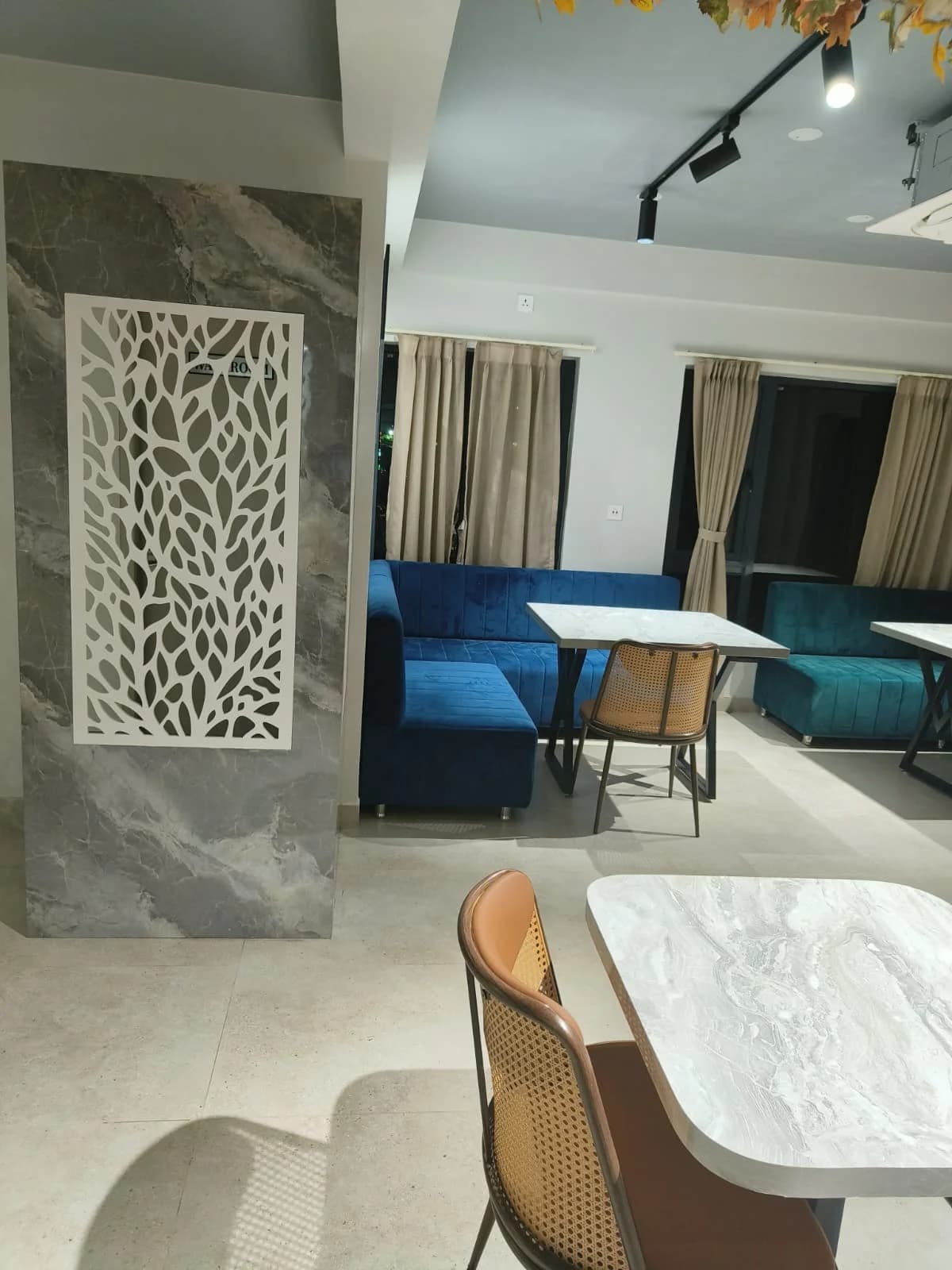 Dolchi Queen-- Cafe interior at New Town - Image 13