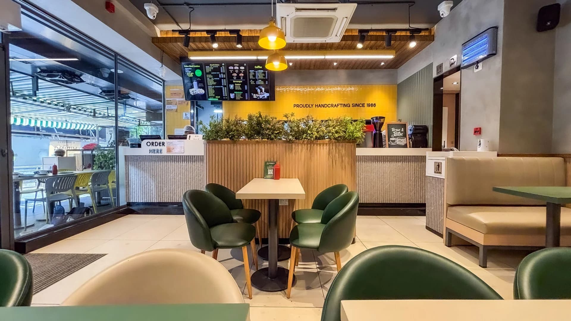 Samosa Cafe Designer in Noida – Professional Cafe Interior Design & Execution