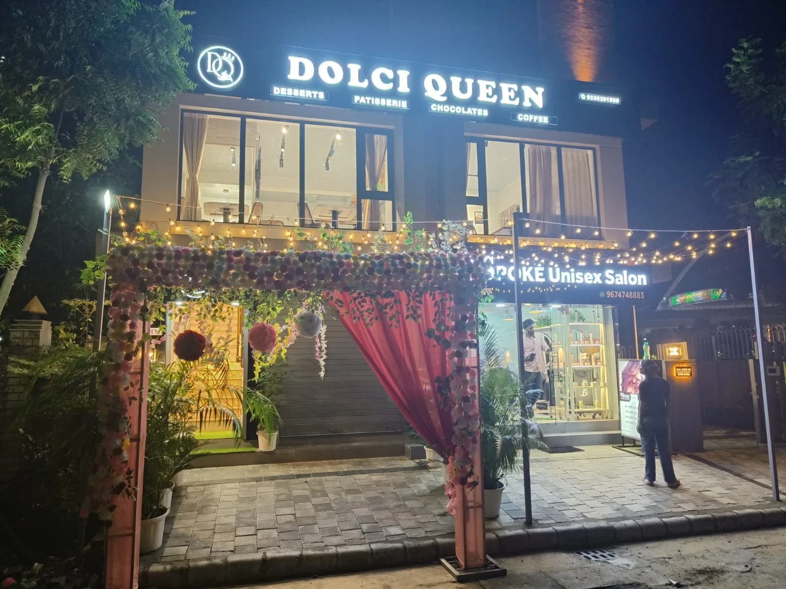 Dolchi Queen-- Cafe interior at New Town - Image 10